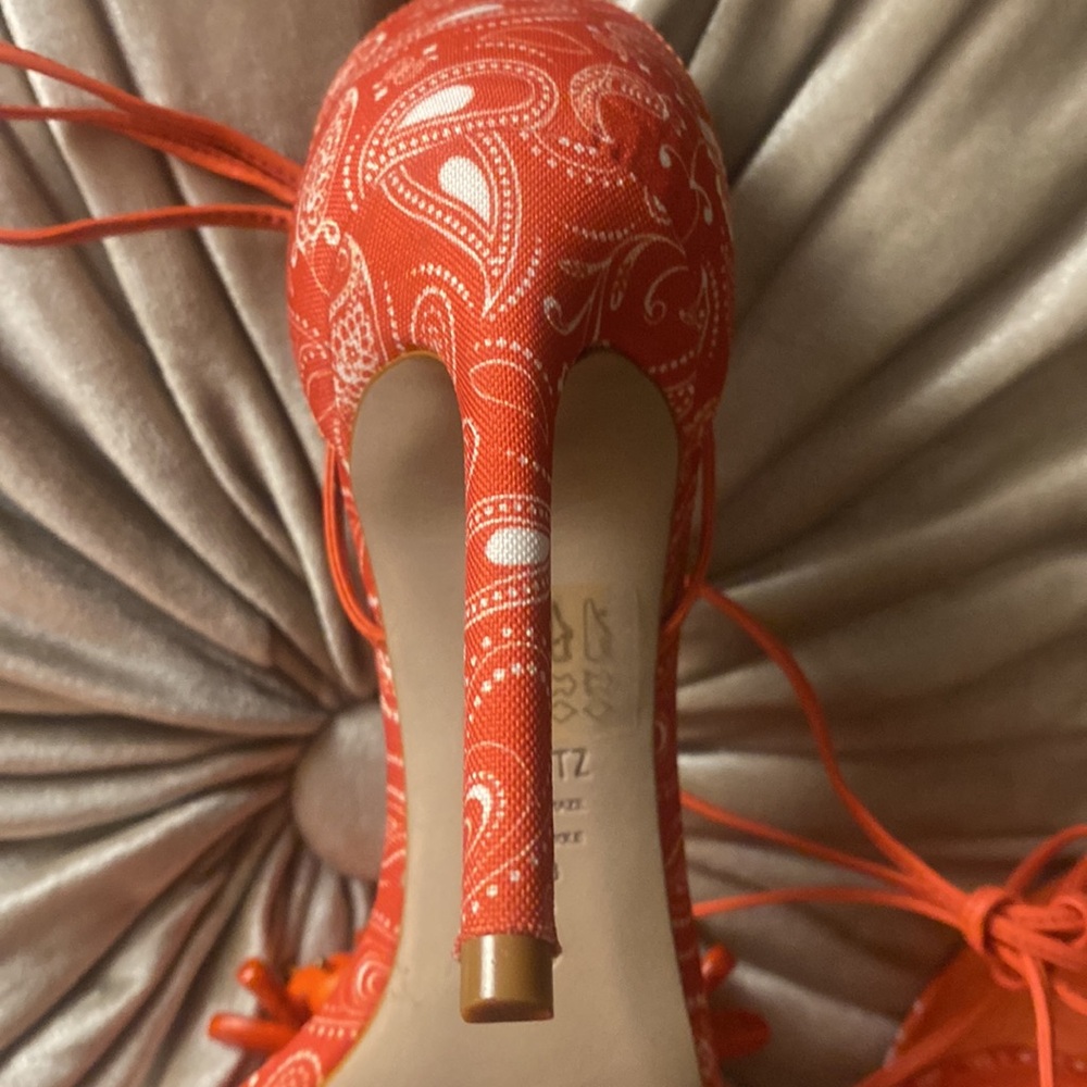 🎀 Schutz embellished Sandals Super Cute! Size 6.5 Used once EUC - Picture 5 of 9